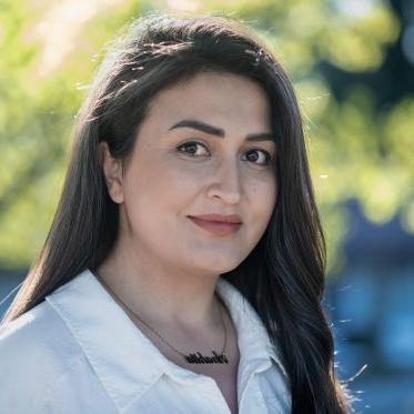 headshot of anahita ghafari