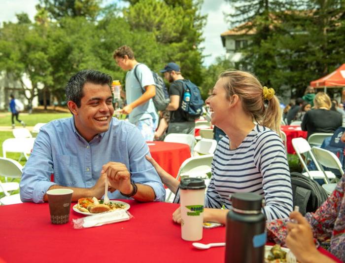 students eating food